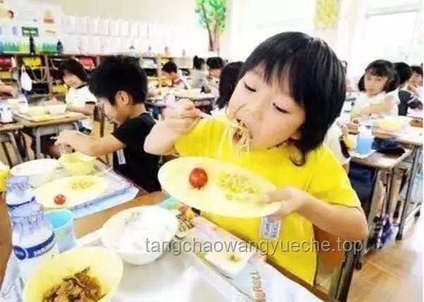 日本学校午餐米饭减量背后原因探秘